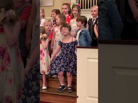 ADORABLE LITTLE GIRL BREAKS OUT THE DANCE MOVES.