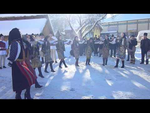 Scosul fetelor la joc de Sf Ion Poiana Marului