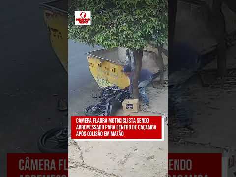 "CÂMERA FLAGRA MOTOCICLISTA SENDO ARREMESSADO PARA DENTRO DE CAÇAMBA APÓS COLISÃO EM MATÃO"