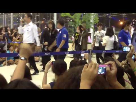 121004 U kiss - m net in Thailand   @suwannabhumi airport