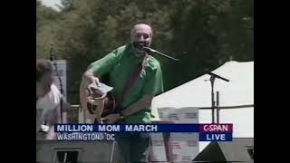 Raffi- This Little Light of Mine (Million Mom March Live; 2000)