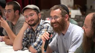 כנס תלמידי הרב שטיינזלץ תשפ"ב - הרב מאיר קליין מספר על הרב שטיינזלץ (תלמידי הרב עדין אבן ישראל (שטיינזלץ) זצ"ל) - התמונה מוצגת ישירות מתוך אתר האינטרנט יוטיוב. זכויות היוצרים בתמונה שייכות ליוצרה. קישור קרדיט למקור התוכן נמצא בתוך דף הסרטון