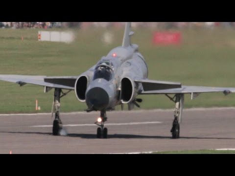 Saab AJS-37 Viggen thrust reverser landing, hard breaking with locked wheels. And a short take off.