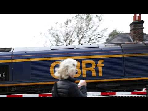 Class 66 diesel locomotive, 66744 Crossrail freight train. Rowston 18/09/17.
