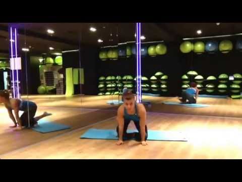 Natalia Gacka - rozciąganie na koniec treningu