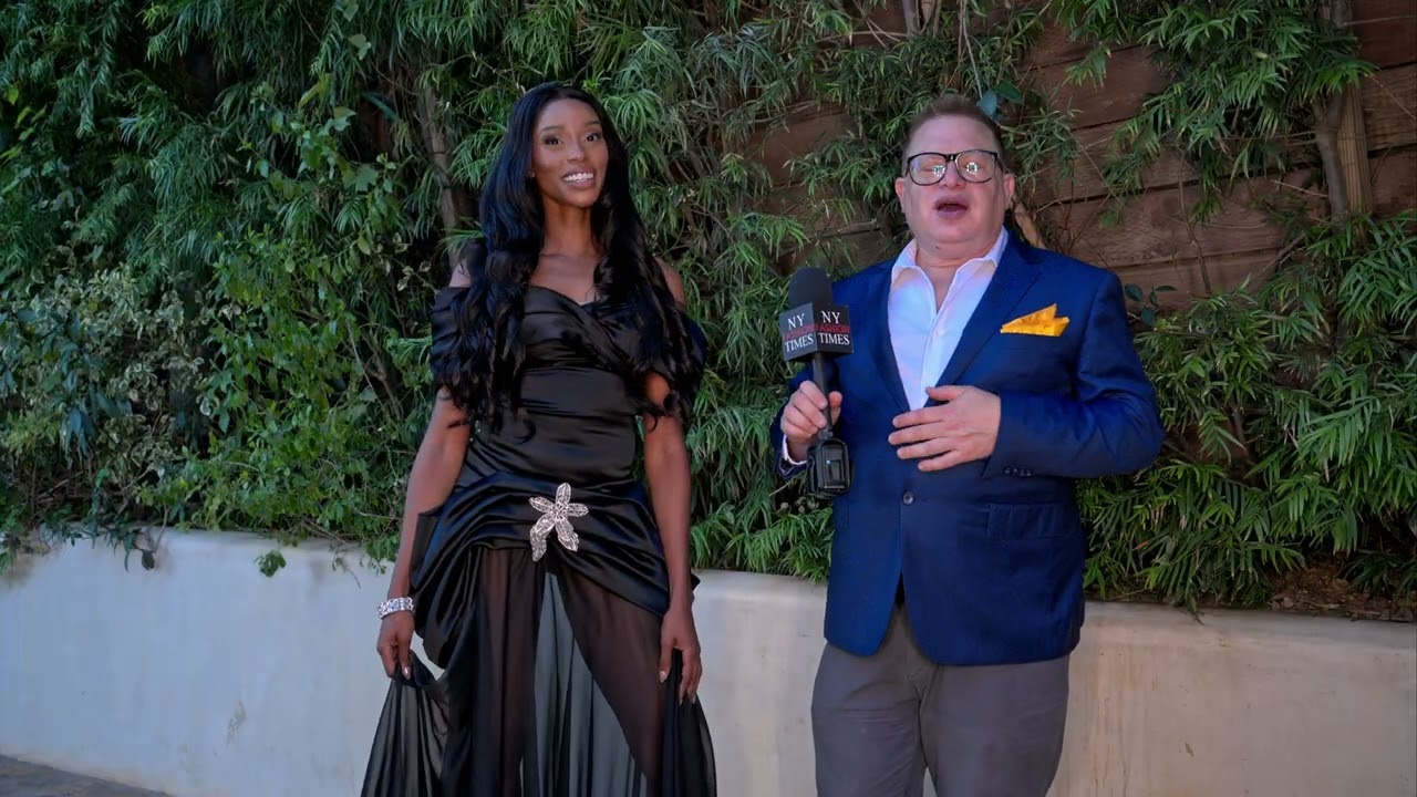 Model Tara poses in a Designer look by Glaudi at Beverly Hills Fashion Week