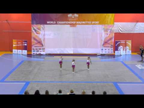 Mažoretky Elité Babies Ostrava Poruba - trio Majda, Laura a Ema 2015