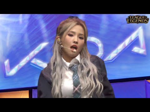 Miyeon and Soyeon - 'MORE' & 'The baddest' LIVE (K/DA, League Of Lengends)