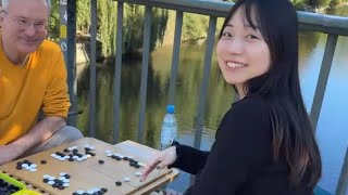 ベルリンの橋で、囲碁体験ブース!囲碁の先生Kalliさんと😆