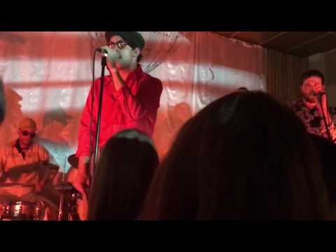 Halfnoise  performance with paramore 09/04/2017