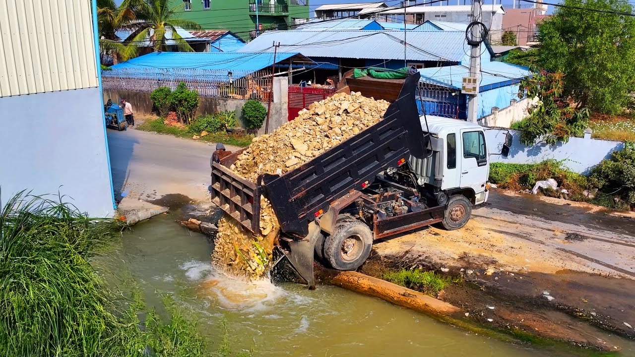 Start First New Project Landfill Remove forestry !! Bulldozer 20A Push Stone ,Truck 5Ton. Unload