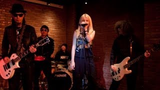 Mika Newton &quot;Don&#39;t Dumb Me Down&quot; in &quot;Maoren Queen&quot; show (China)