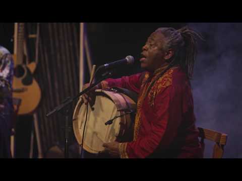 Woman - Mauricio Tizumba e Sérgio Pererê Ao Vivo