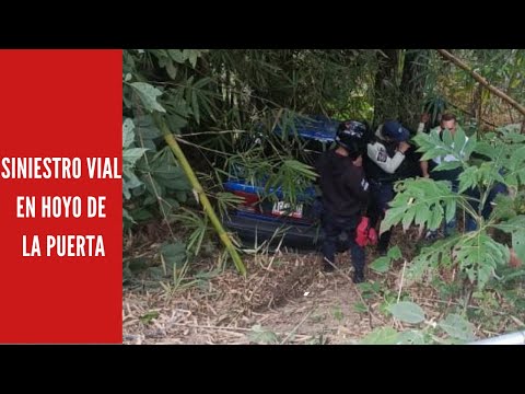 Murió conductor tras caer por una pendiente en Baruta