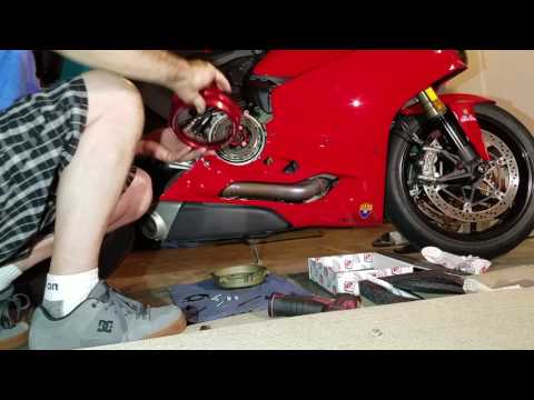 Installing a Duca bike clutch cover