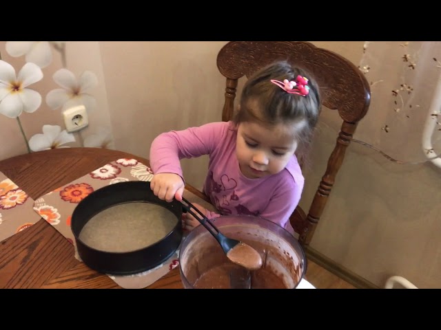 Балалар торт пешерә