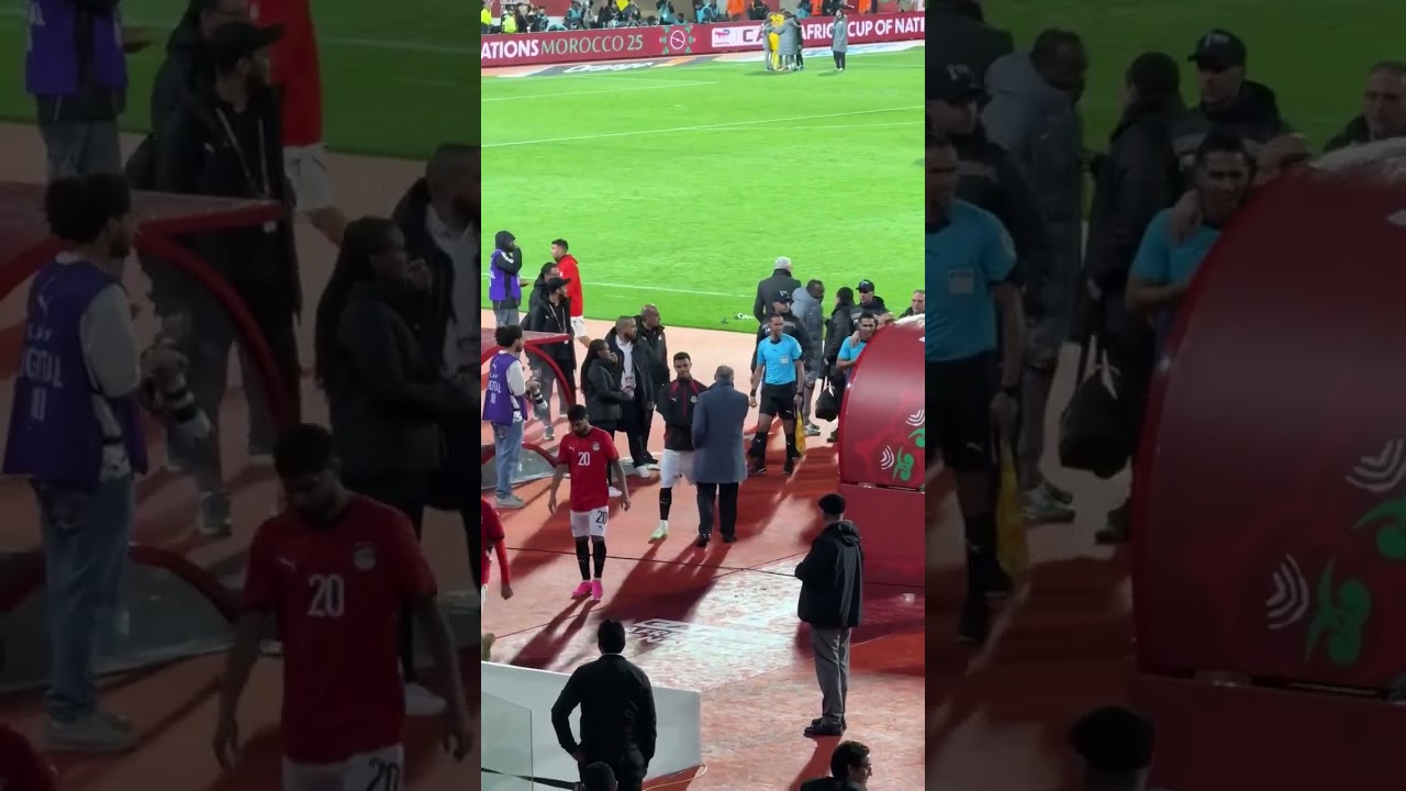 ⁨ ‏خروج لاعبي ومدرب مصر بعد الهزيمة أمام منتخب نيجيريا وتحقيق المركز الرابع في "الكان" ⚽ thumbnail