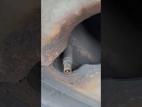 Fixing a Leaking Tire Valve Stem Core #diy #tires #repair #automobile