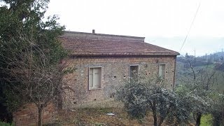 preview picture of video 'Einfamilienhaus im Grünen zum Restaurieren - Cellino Attanasio, Abruzzen'