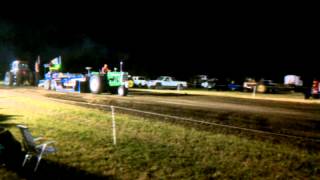 preview picture of video 'Oliver 1650 Diesel Tractor Pull at Radcliffe Days 07/19/2013'
