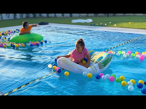 Öykü and Dad Shows how to each in the new Pool games