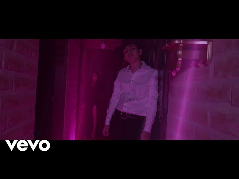 Uriel Barrera - Mi Falsa Identidad