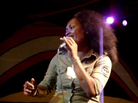 ALCINA CHARLIE & ERIN GILBERT (2)  FEST 'NAPUAN MUSIC FESTIVAL 2010 Port-Vila VANUATU