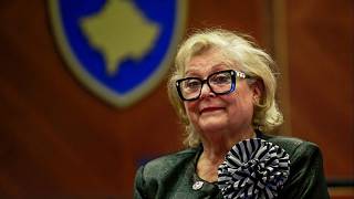 Kosovo elige a su tercera presidenta en una votación de madrugada marcada por la tensión política