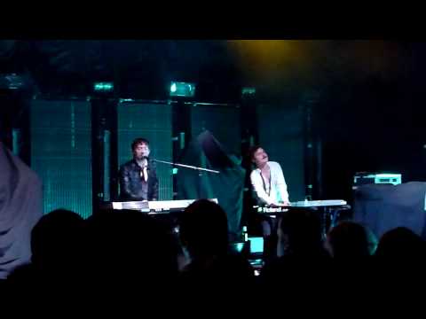 Ou Est Le Swimming Pool - These New Knights - Live @ Shepherd's Bush Empire 251109