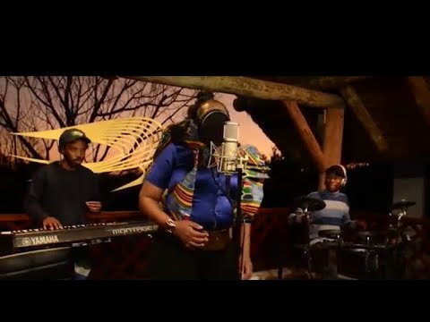 Busiswa - Gobisiqolo performance on Live Sessions