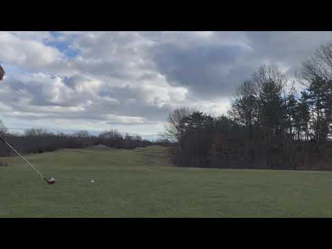 Winter practice w/ a 1953 MacGregor M85 persimmon driver and Bridgestone E6 Soft !