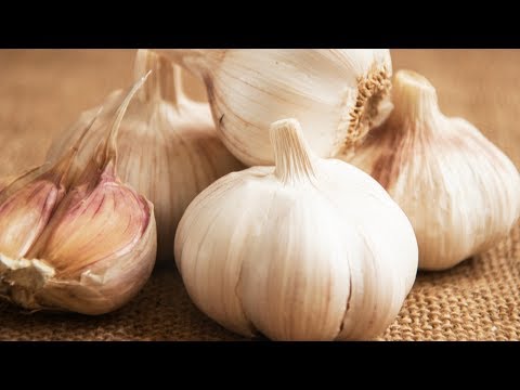 你一直以來都在錯誤地剝大蒜 (You've Been Peeling Garlic Wrong This Whole Time)