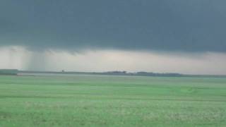 South Dakota tornadoes form near Pierre May 22, 2010