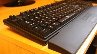 preview picture of video 'Review: QPad MK-50 Mechanical Keyboard (Bro Review) (UK)'