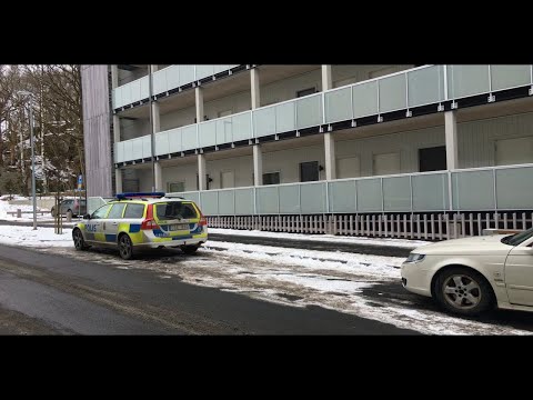 Explosion vid ett flerfamiljshus i Angered