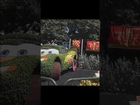 Lightning McQueen von Pixar Cars #springonshorts #lightning #mcqueen #pixar #cars #epcot