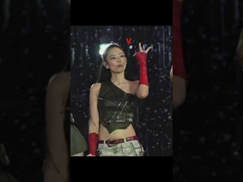 Jennie changing the choreo just to do this 😻✌🏻 #taennie #jennie #taehyung