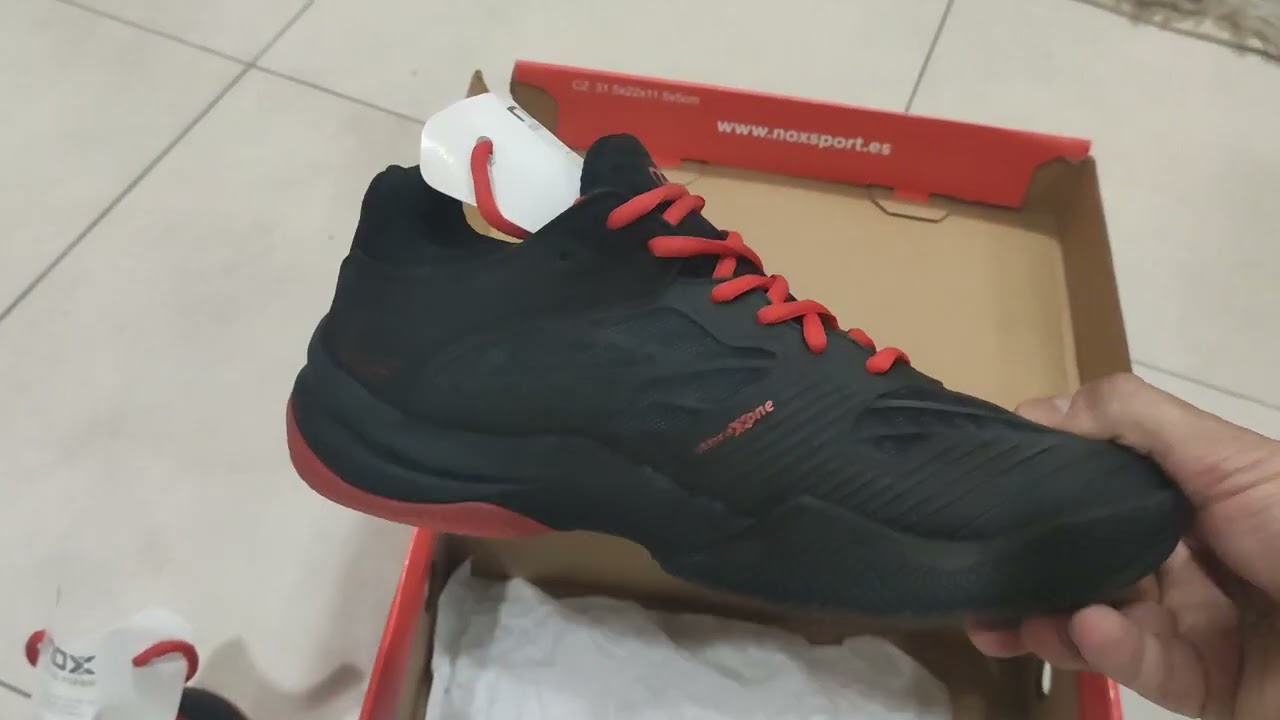 Zapatilla de padel NOX AT10 LUX negro/rojo