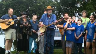 Pete Seeger 2011 &quot;God&#39;s Counting on Me, God&#39;s Counting on You&quot;