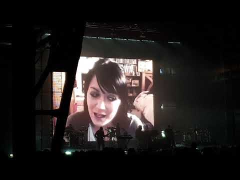 Massive Attack - Dissolved Girl (clip), live at Zenith Munich, 05.02.2019