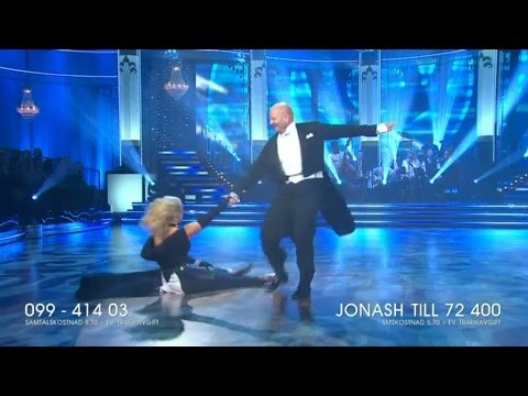 Jonas Hallberg och Malin Watson i en Slowfox - Let’s Dance (TV4)