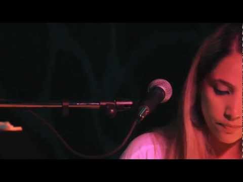 Leslie Cartaya Ft Raymer Olalde- No Pares- (Live) at Mai Tardi.mp4