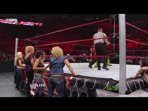 Raw 11/16/09 - Divas Championship Match: Melina vs Alicia Fox