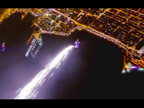 Mysterious "Meteor" Flies Over Chicago