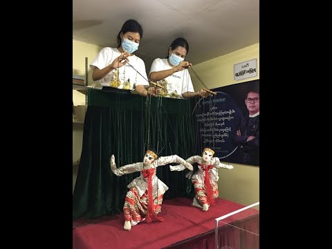 Conversa de marionetes em uma escola