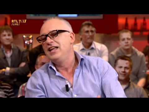 VI 06-05-11 - René van der Gijp speelde mee in afscheidswedstrijd Sjaak Swart