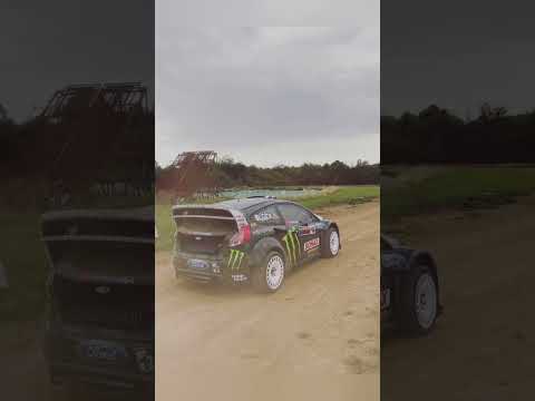 Você poderia roubar um carro de rali e fugir pelo asfalto #shorts
