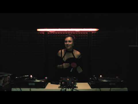 HOUSEUM VIDEOS PERFORMANCES #1 | Angelina Rose