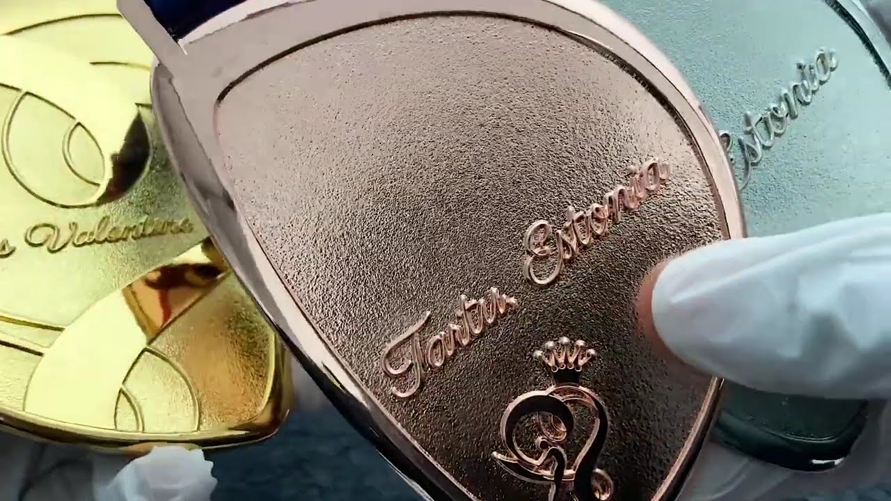 1386-Gravierte unregelmäßige Gold-Sportmedaillen Personalisiert