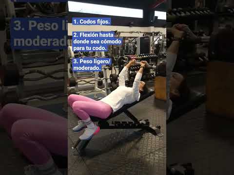 Triceps rompe craneos en banca inclinada con barra z.